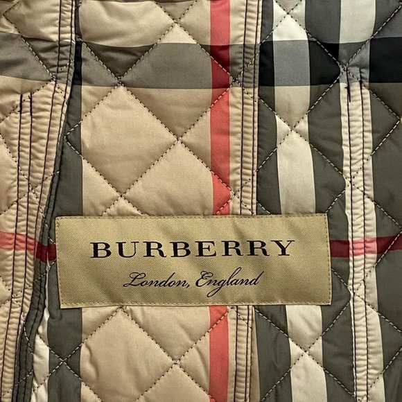 ❌SOLD❌Burberry Quilted Collared Jacket - Picture 6 of 6